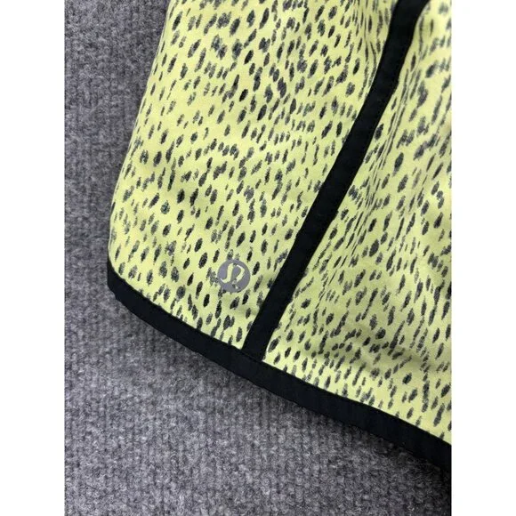 Lululemon Running Shorts Womens 4 Yellow Spotted Lined Zip Pocket 2.5 Inseam - Picture 5 of 6